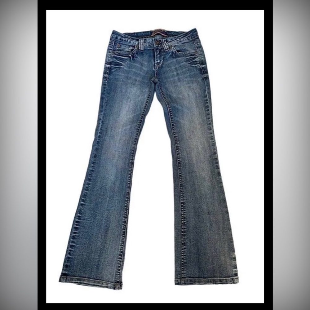 WallFlower Low Rise Flared Bootcut Jeans Juniors/Women's Size 7 Med. Wash 30x32